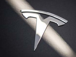 У США відкрили розслідування щодо безпеки електрокарів Tesla