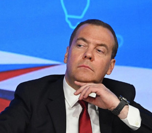 Медведєв пропонує відбирати гроші та майно у іноземних інвесторів в економіку РФ