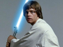 Марк Гемілл із "Зоряних воєн" очолює акцію з постачання дронів в Україну