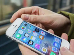 Всю ніч на зарядці: що відбувається з вашим смартфоном насправді