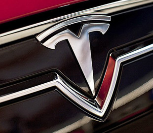 Чистая прибыль Tesla за квартал впервые превысила 1 млрд долларов