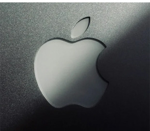 Впізнає за обличчям. Apple готує до випуску розумний дисплей із Siri AI — Bloomberg