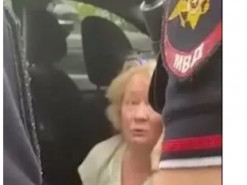 У РФ видали, що пенсіонерку, яка підпалила авто заступника начальника Генштабу, "загіпнотизували українці"