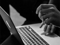 Помер популяризатор інтернету Деніел Лінч. Йому було 82 роки