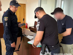У Хмельницькому чоловік поширював дитячу порнографію