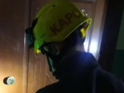 У Києві рятувальники відчинили двері квартири, де без нагляду була трирічна дитина: батькам не додзвонилися