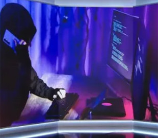 Літні люди під прицілом аферистів: українцям нагадують про небезпечну схему обману