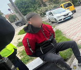 20-річний зловмисник вимагав у дівчини гроші, шантажуючи інтимними фото та відео