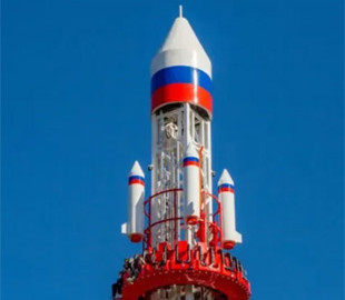 У Санкт-Петербурзі відкрили атракціон Орєшнік, де відвідувачів розкидає в радіусі 100 метрів