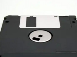 Влада Японії лише зараз відмовилася від використання дискет для передачі інформації