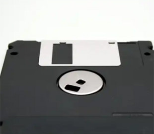 Влада Японії лише зараз відмовилася від використання дискет для передачі інформації