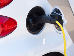 ЕС: развертывание зарядных станций для электромобилей идет слишком медленно