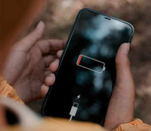 Головні помилки при заряджанні смартфона, які зашкодять батареї