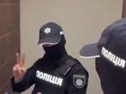 Пожартували в поліцейській формі: двох київських блогерів притягнули до відповідальності