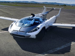 В Словакии прошел испытания летающий автомобиль-трансформер