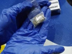 Хмельничанин робив “закладки” у центрі Тернополя: узяв посилку з амфетаміном