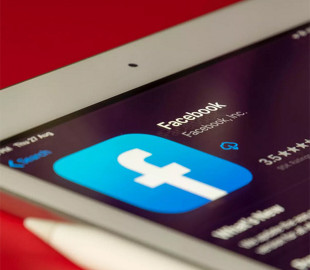 Facebook обвинили в содействии торговцам людьми