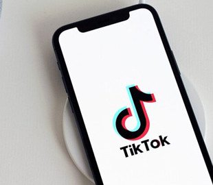 Російський суд оштрафував TikTok на понад $34 000 за заклики до участі протестах
