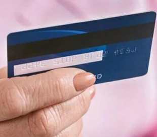 Хотіла оформити грошову допомогу: жінку ошукали на понад 22 тисячі гривень