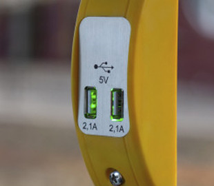 Фахівець розповів, чим небезпечна USB-зарядка гаджетів у громадських місцях