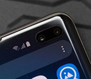 Чому не варто знімати заводську плівку з екрана смартфона