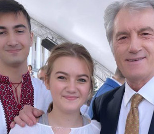 Вернулся в Киев: в Сети показали фото внука Виктора Ющенко со школьного выпускного
