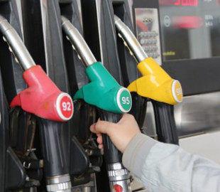 Псевдопрацівник автозаправної станції ошукав чоловіка на 5 тисяч гривень