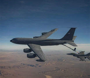 Розкриті технічні характеристики американського військового літака KC-135 Stratotanker