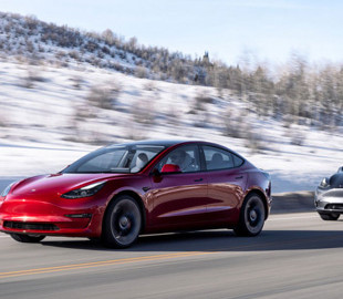Tesla скоро автоматично закриватиме вікна автомобілів під час дощу
