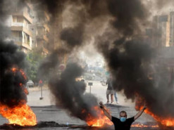 Протести у Лівані продовжуються: Як WhatsApp розділив країну на два табори