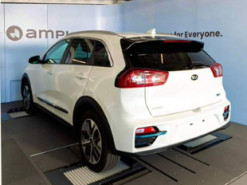 Робостанции Ample меняют батареи в любых электромобилях за 10 минут