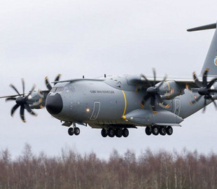 Військово-транспортний літак Airbus адаптують для запуску до 50 малих дронів