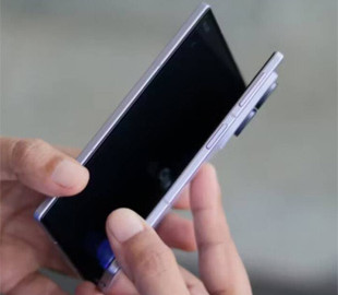 Захист екрану Galaxy Z Fold 8 дешевше в заміні, ніж iPhone Duo