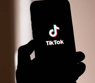 Єврокомісія розпочинає перевірку ШІ-відео в TikTok із закликами до виходу Польщі з ЄС