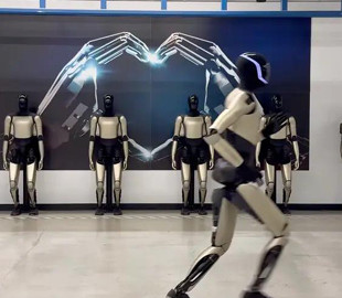 Маск показав, чому навчився його гуманоїдний робот Optimus за останні 2,5 роки