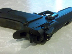 В Естонії хочуть відібрати у росіян зброю