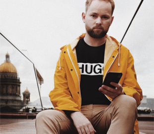 "Мы "сдались" пограничнику в аэропорту Цюриха": бежавший из РФ блогер дал интервью DW