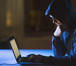 Поліцейські затримали чоловіка за незаконний продаж масок в Інтернеті