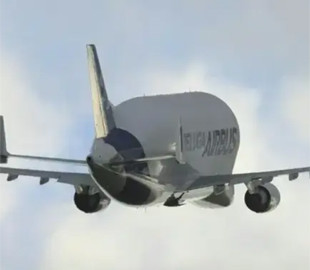 Третій трансатлантичний рейс «Beluga» із супутником приземлився у Флориді