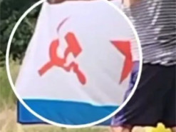 Поліція Полтави ідентифікувала чоловіків, які фотографувалися з прапором СРСР