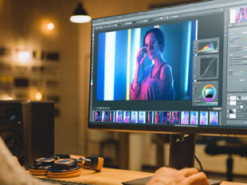 На Львівщині школярі в Photoshop робили фотожаби на вчительку та виставляли їх на загал