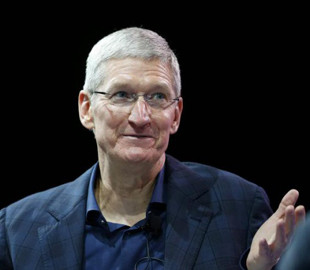 Чутки про відставку Тіма Кука виявилися фейком — Bloomberg