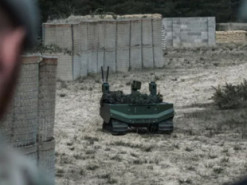 Вчились на війні в Україні: у Британії випробували наземний дрон GEREON