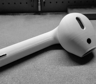 Школьник создал Bluetooth-колонку в форме огромного Apple AirPods
