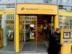 Крупнейший банк заменит 12 млн банковских карт из-за утечки данных клиентов