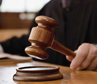 У Києві двоє чоловіків побили жінку та вбили чоловіка заради смартфону