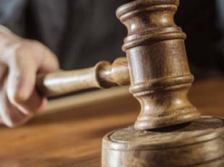 Неповнолітній, яка з чужої банківської картки вкрала понад 45 тис. грн, винесли вирок