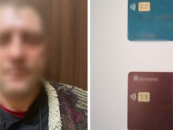 Чоловік втерся у довіру до пенсіонерки, аби вкрасти з її картки 20 тисяч гривень