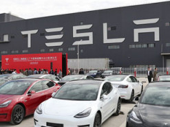 Производство электромобилей Tesla сократилось в несколько раз из-за нехватки запчастей