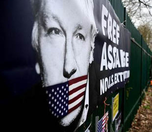 Адвокат Ассанжа в суде рассказала, что Трамп предлагал основателю WikiLeaks помилование в обмен на условие